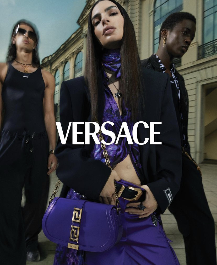 Зухвала та прекрасна: Емілі Ратаковскі у новій кампанії Versace 